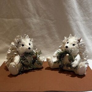 Set of 2 White Foam Hedgehog Decorations with Wreath - Holiday Hedgehog